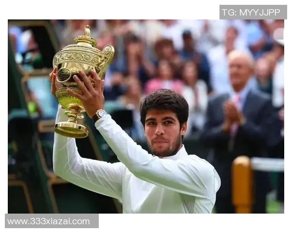 足球场上的美貌与实力并存 高颜值球星正脸照带你领略魅力风采 足球场上的美貌与实力并存 高颜值球星正脸照带你领略魅力风采